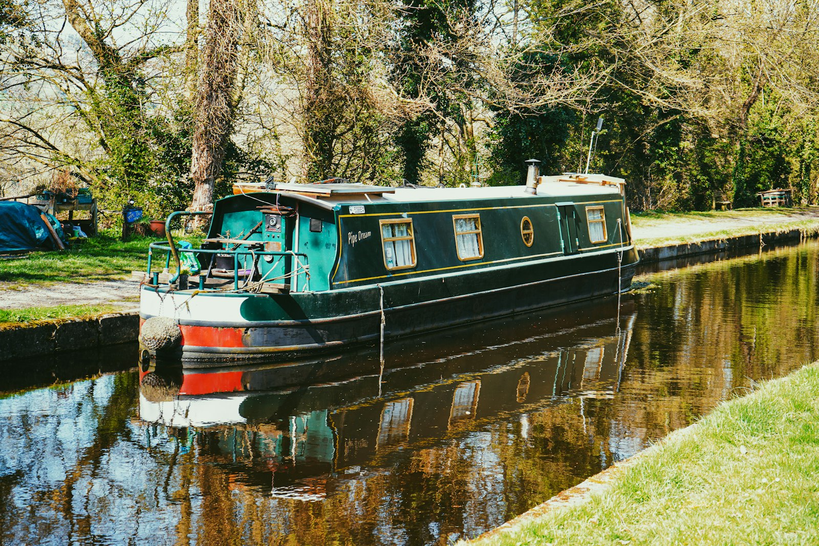 Narrowboats, barges & canal holidays